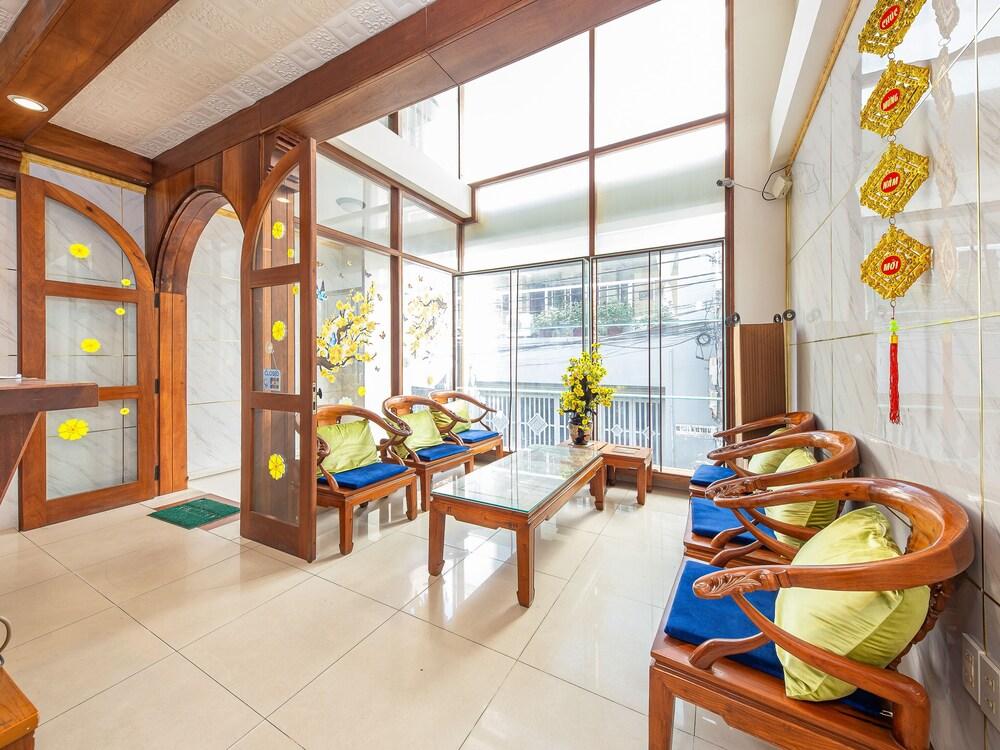 White Lion Hotel 芽庄 外观 照片