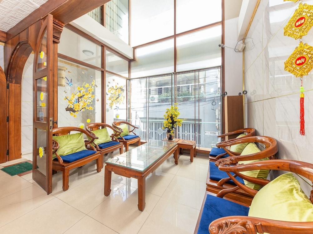 White Lion Hotel 芽庄 外观 照片