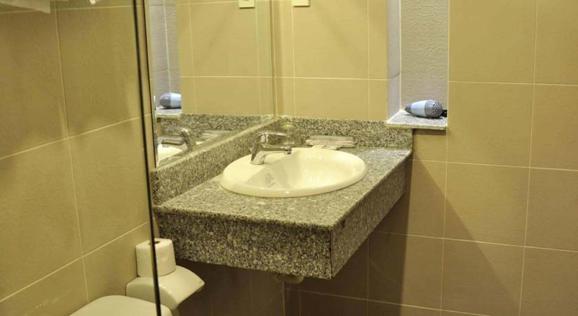 White Lion Hotel 芽庄 外观 照片