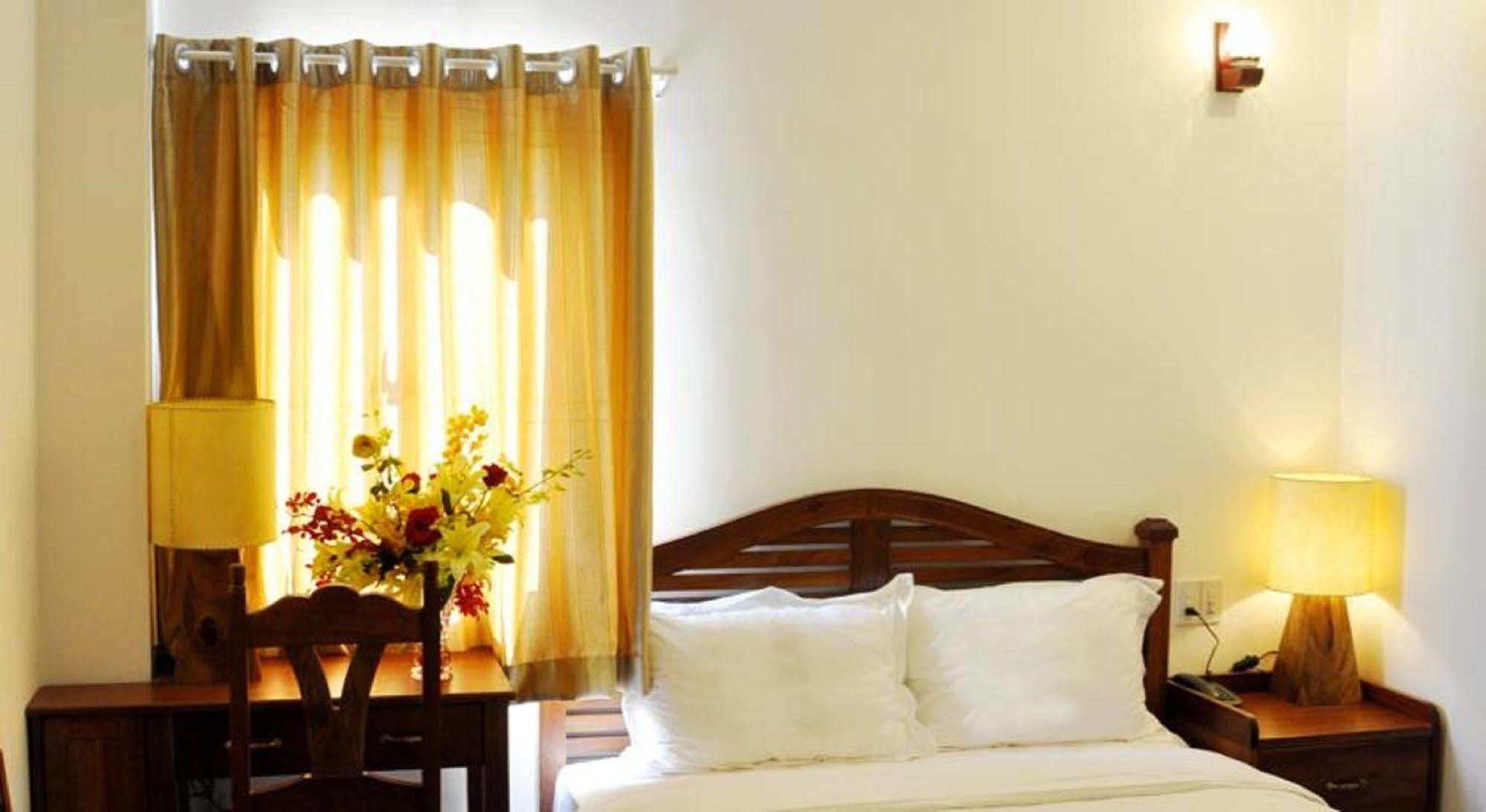 White Lion Hotel 芽庄 外观 照片