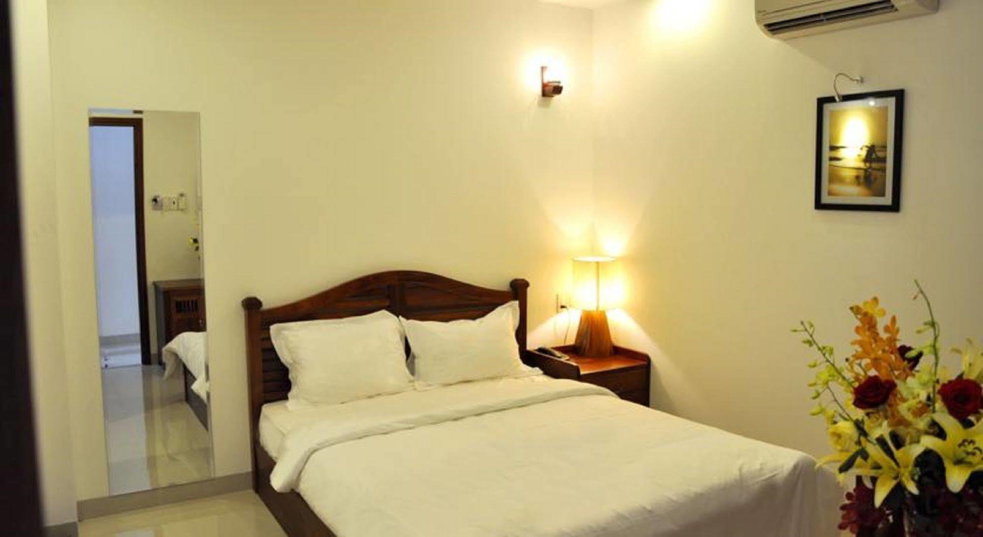 White Lion Hotel 芽庄 外观 照片