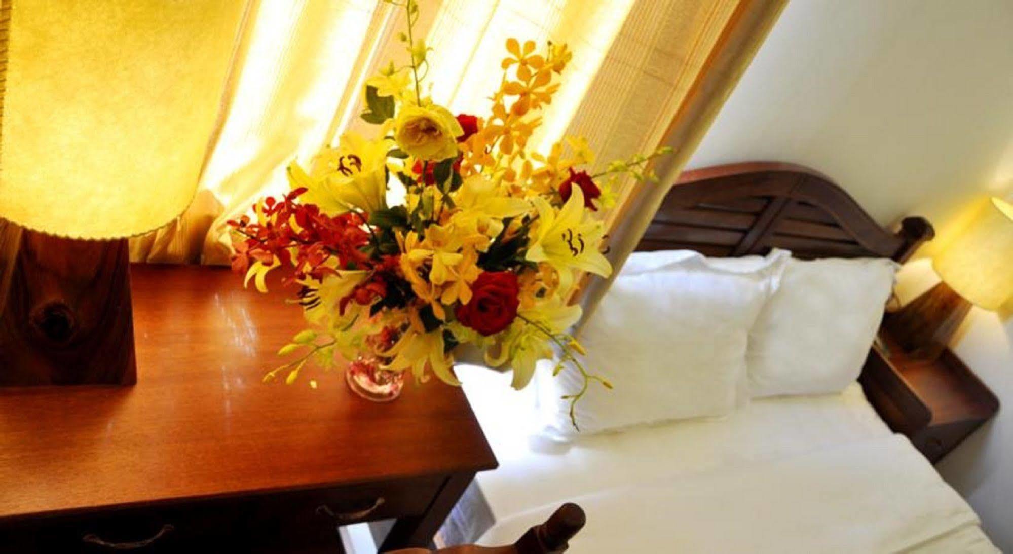 White Lion Hotel 芽庄 外观 照片